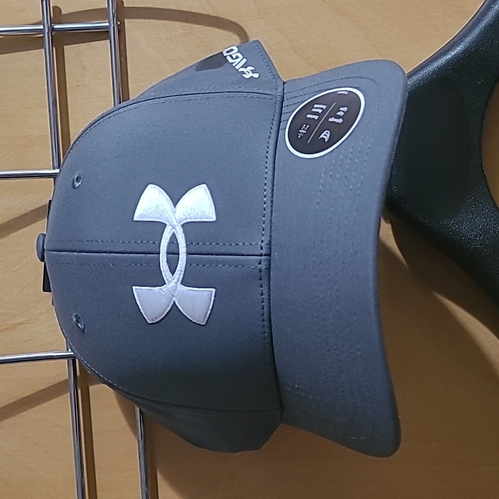 Under Armour golf hat